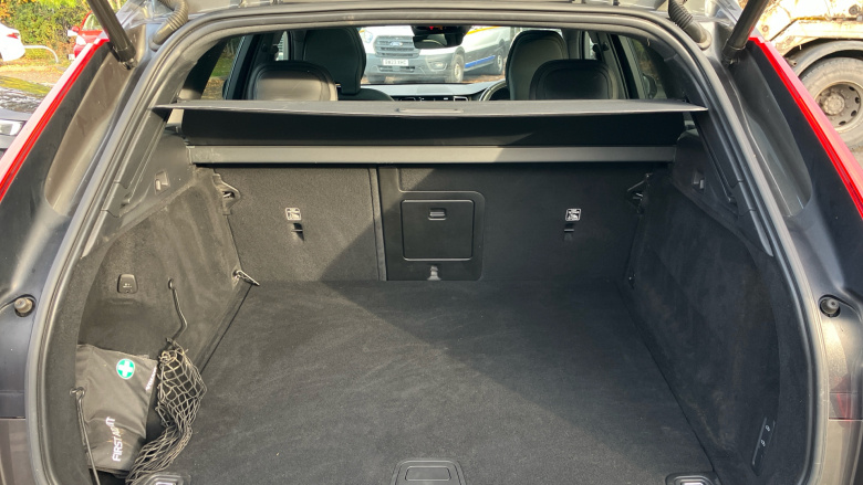 Volvo Xc60 2.0 B5P [250] R DESIGN Pro 5dr AWD Geartronic Petrol Estate